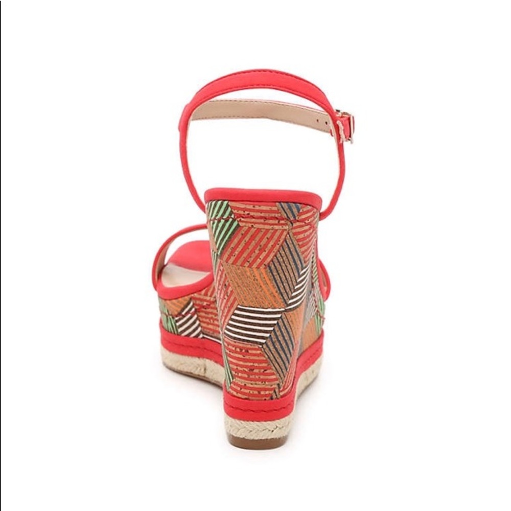 ๐ Zoha Wedge Sandal - Picture 4 of 6